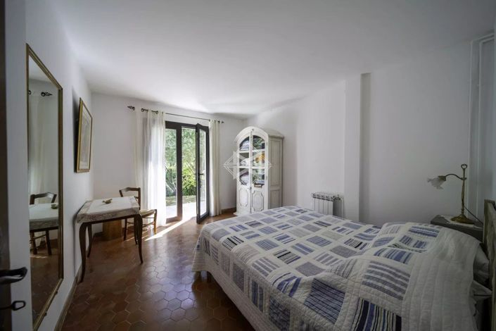 Image No.12-5 Bed House for sale