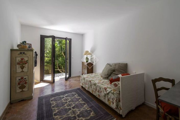 Image No.13-5 Bed House for sale