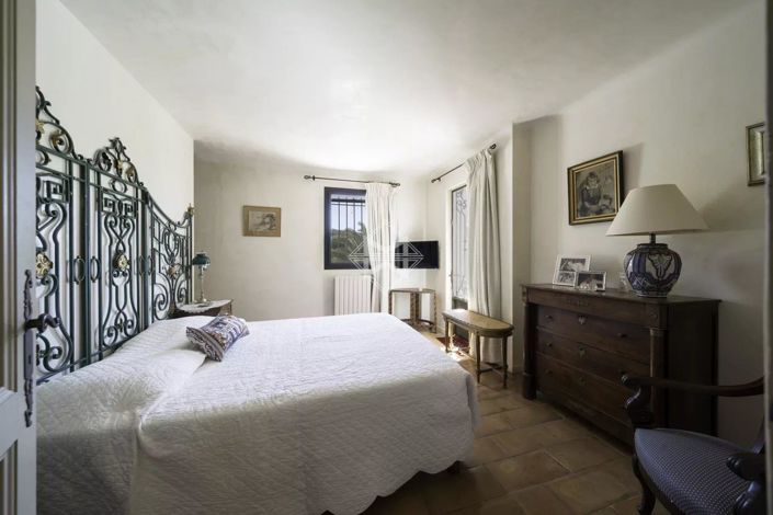 Image No.9-5 Bed House for sale