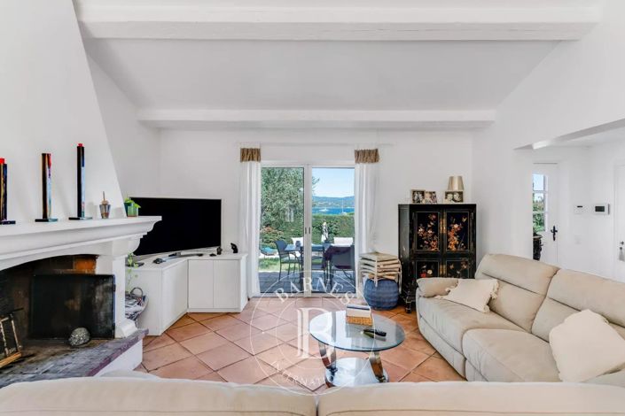 Image No.6-4 Bed House for sale