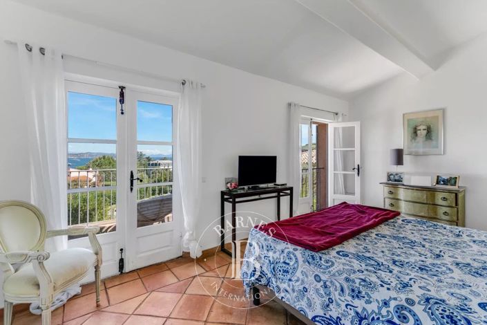 Image No.8-4 Bed House for sale