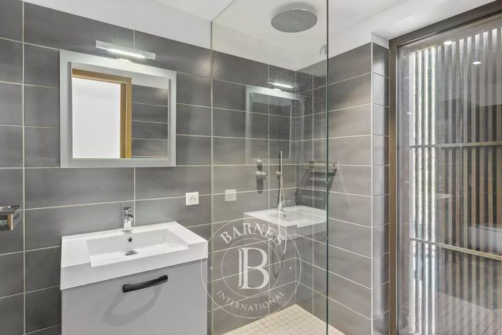 Image No.12-5 Bed House for sale