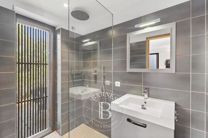 Image No.14-5 Bed House for sale