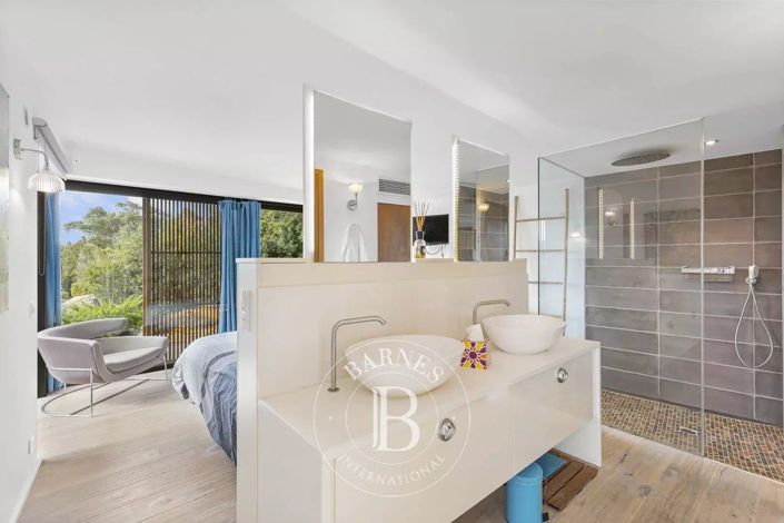 Image No.15-5 Bed House for sale