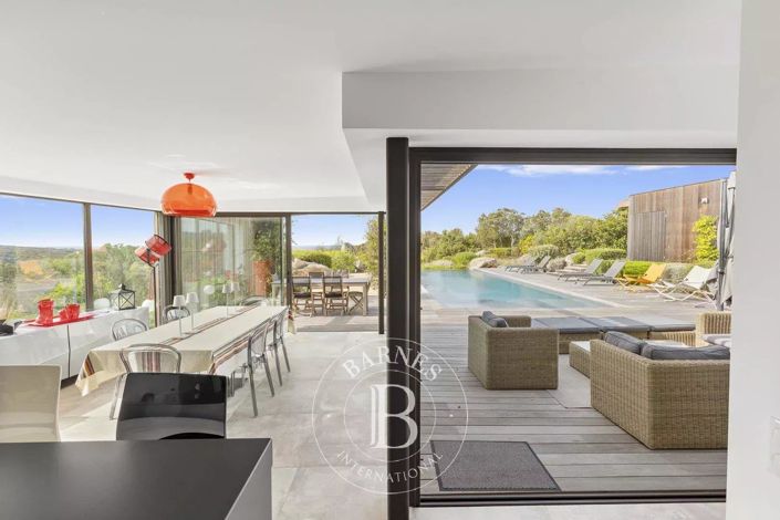 Image No.5-5 Bed House for sale