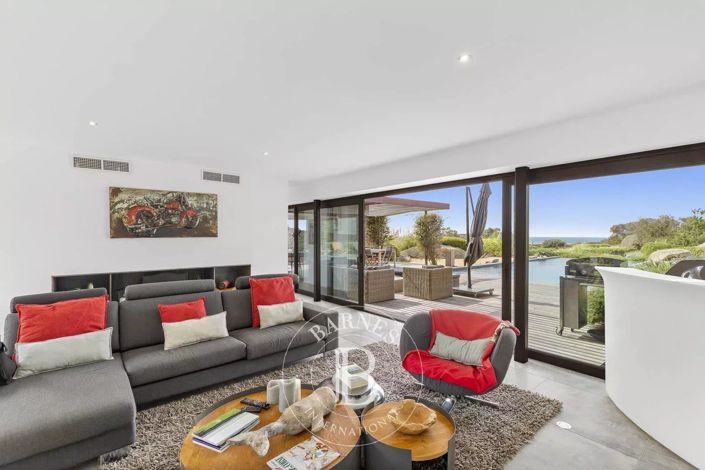 Image No.6-5 Bed House for sale