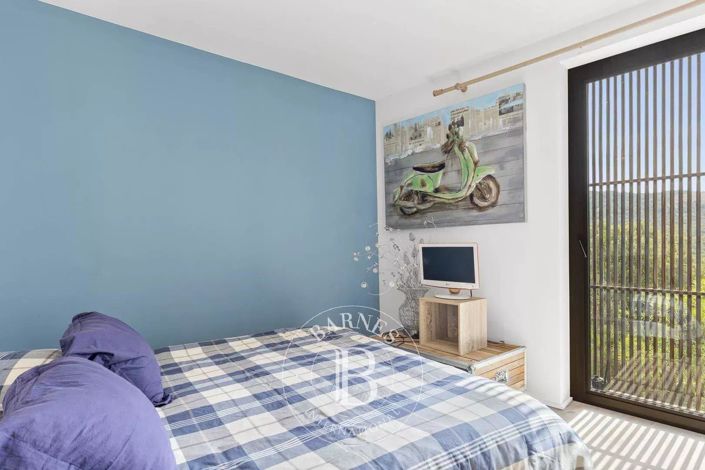 Image No.9-5 Bed House for sale