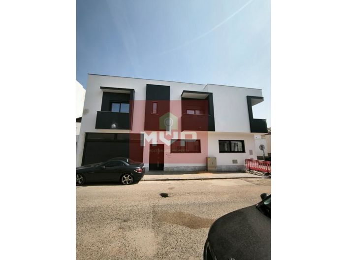 Image No.10-3 Bed House for sale