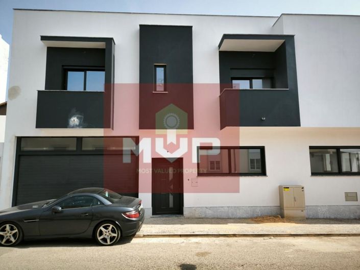 Image No.2-3 Bed House for sale