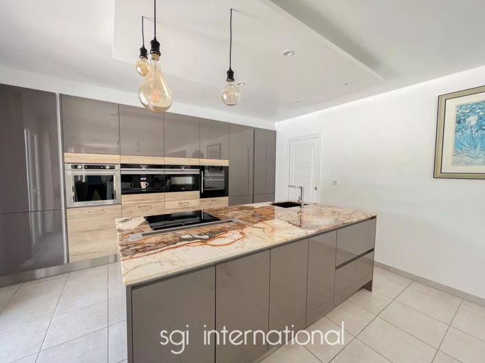 Image No.10-5 Bed House for sale