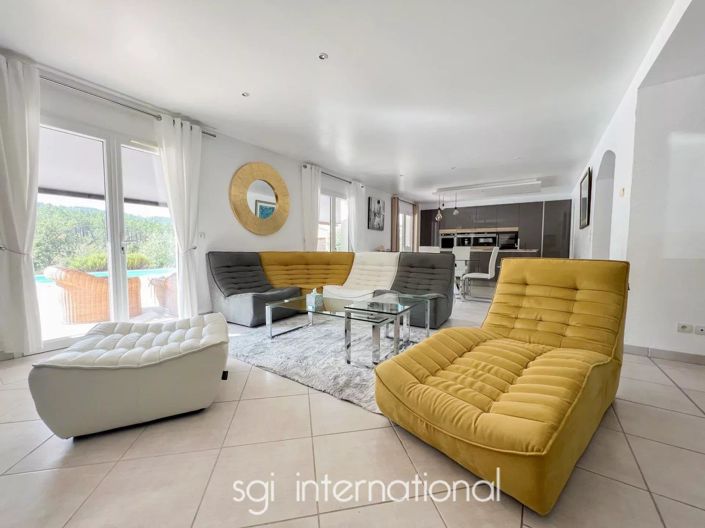 Image No.9-5 Bed House for sale