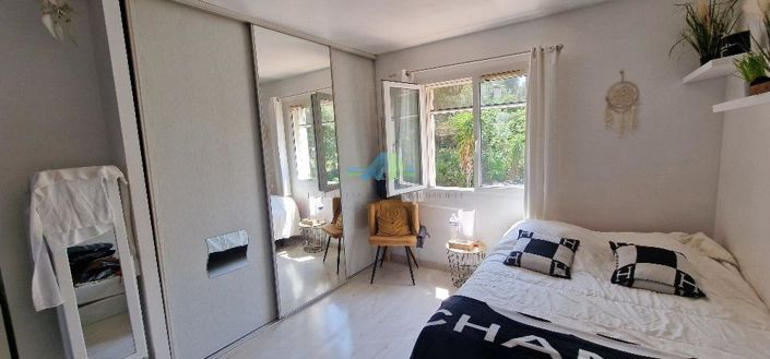 Image No.9-5 Bed House for sale