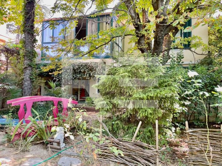 Image No.1-4 Bed House for sale