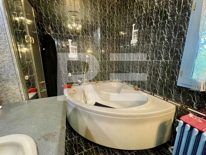 Image No.8-4 Bed House for sale