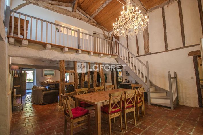 Image No.1-4 Bed Property for sale