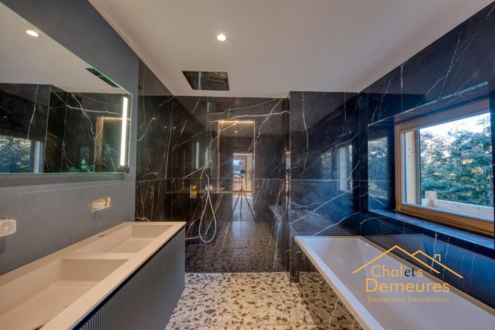 Image No.8-7 Bed House for sale