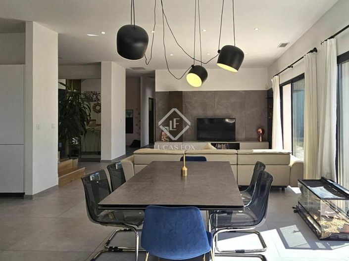 Image No.3-5 Bed House for sale