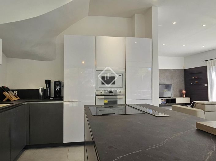 Image No.5-5 Bed House for sale