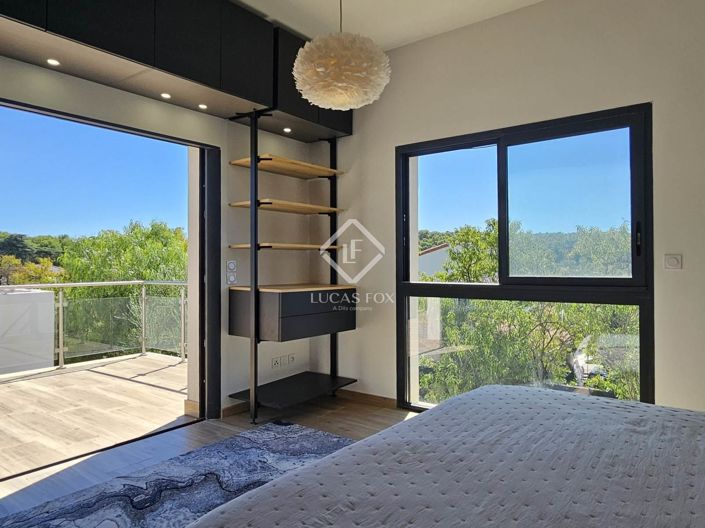 Image No.8-5 Bed House for sale