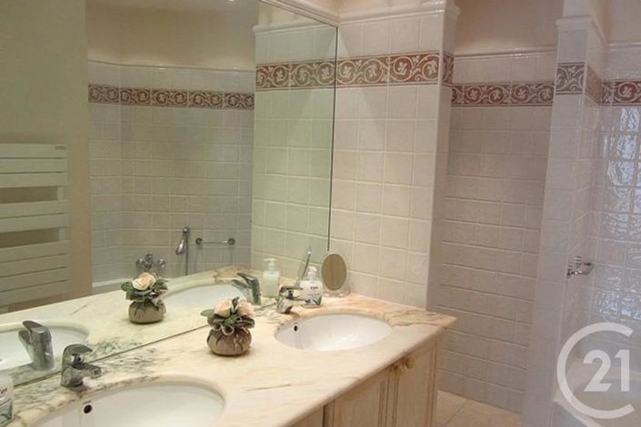 Image No.12-3 Bed Apartment for sale