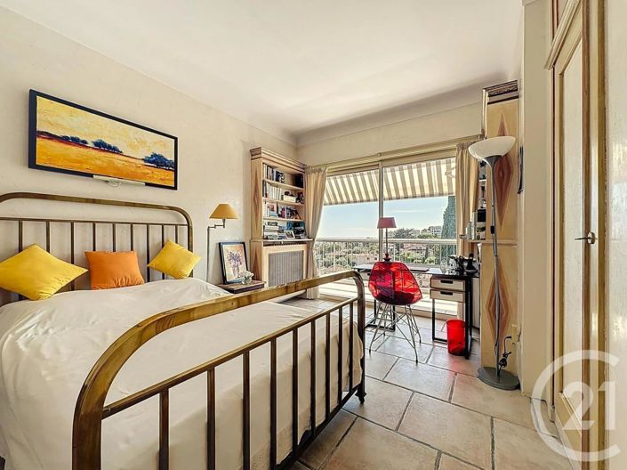 Image No.10-3 Bed Apartment for sale