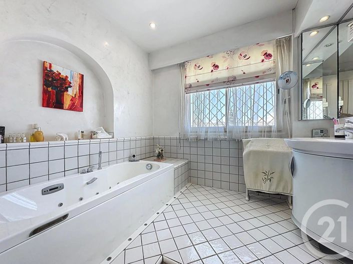 Image No.9-3 Bed Apartment for sale