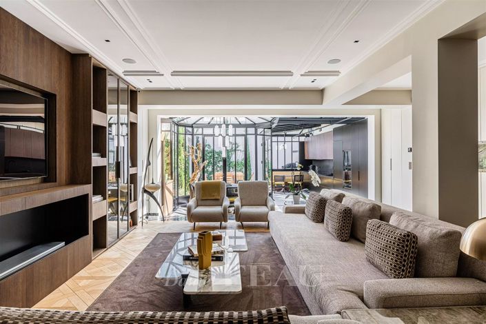 Image No.2-4 Bed House for sale