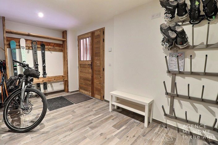 Image No.14-7 Bed Property for sale