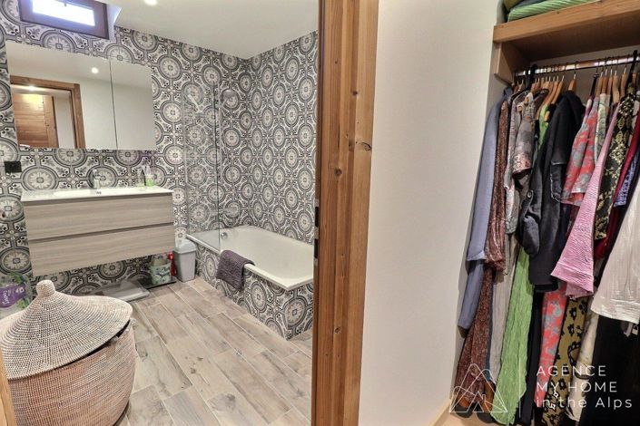 Image No.21-7 Bed Property for sale