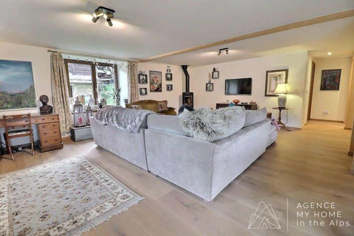 Image No.26-7 Bed Property for sale