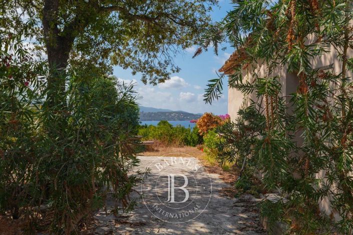 Image No.6-5 Bed House for sale