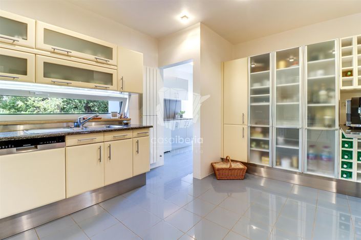 Image No.13-3 Bed House for sale