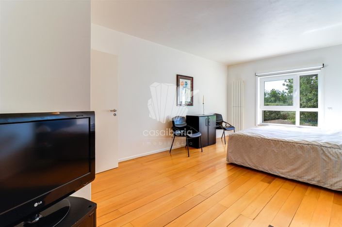 Image No.24-3 Bed House for sale