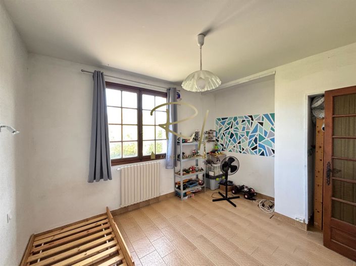 Image No.9-6 Bed House for sale