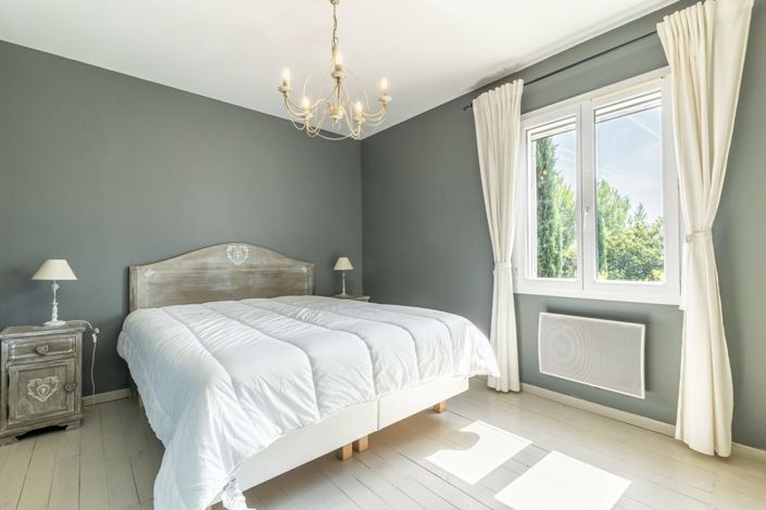 Image No.8-5 Bed House for sale