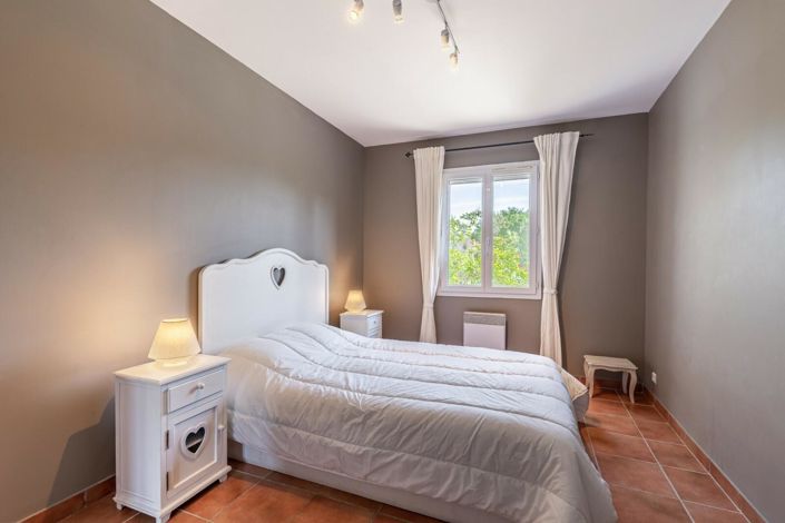 Image No.9-5 Bed House for sale