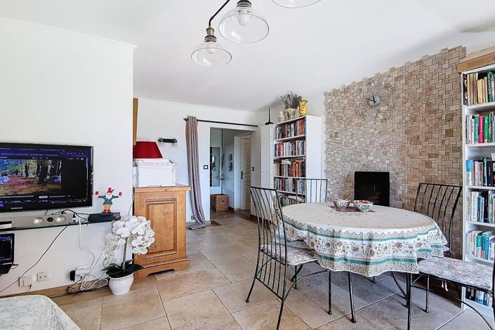 Image No.18-2 Bed Apartment for sale