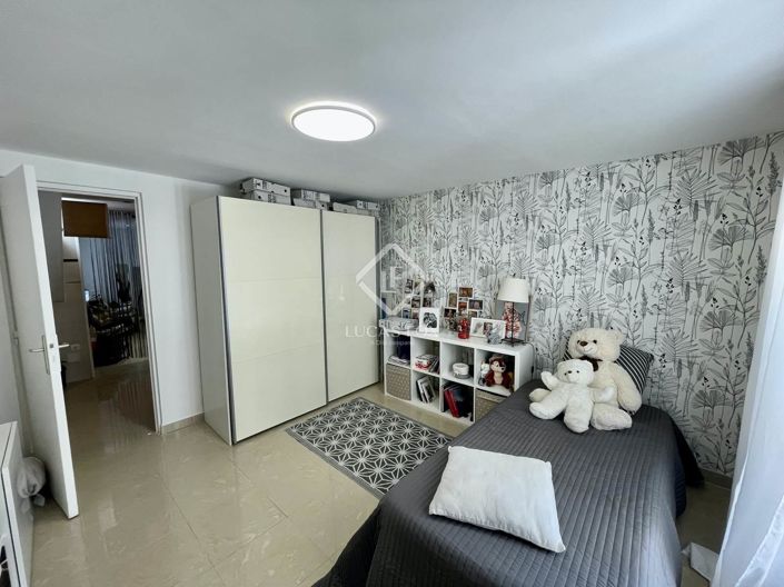 Image No.17-8 Bed House for sale