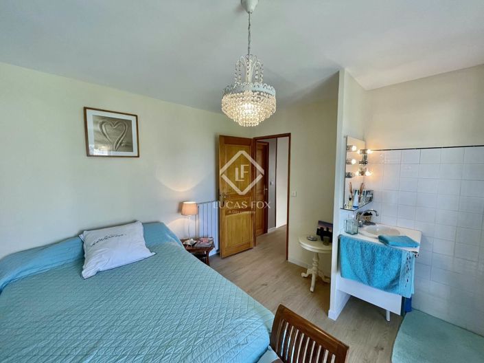 Image No.19-8 Bed House for sale