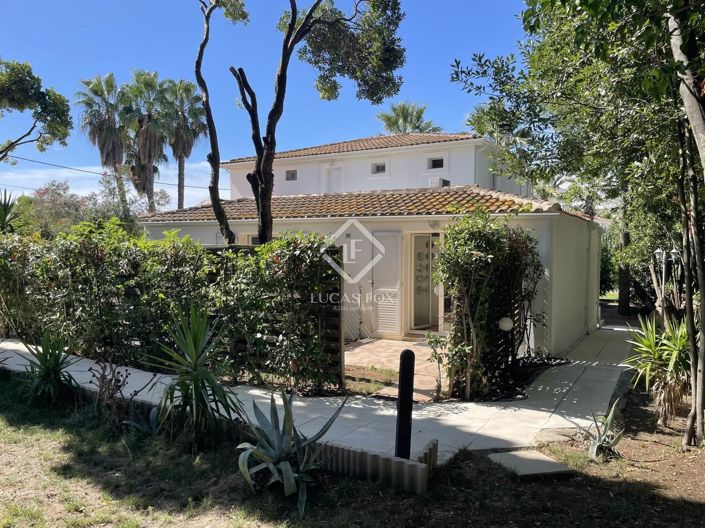 Image No.21-8 Bed House for sale