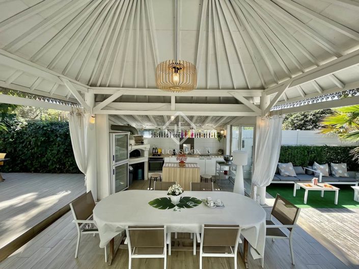 Image No.5-8 Bed House for sale