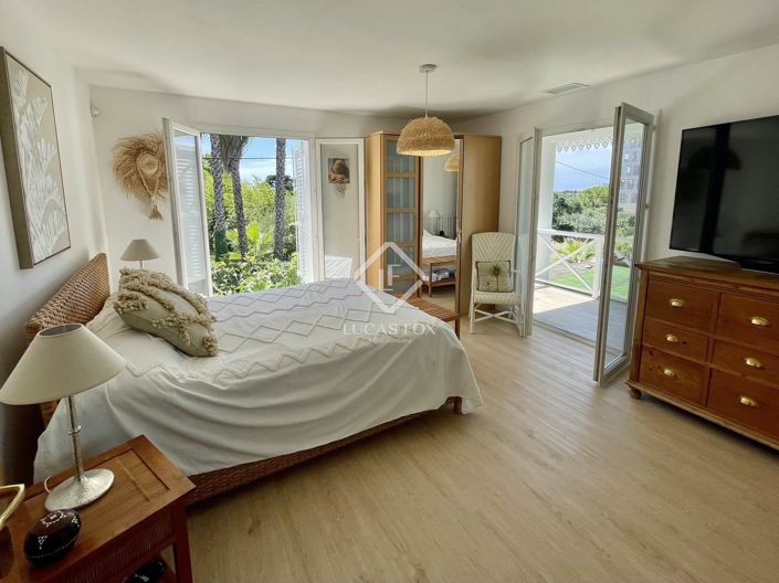 Image No.8-8 Bed House for sale