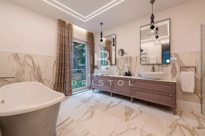 Image No.20-4 Bed House for sale