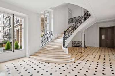 5 Bed Apartment for sale