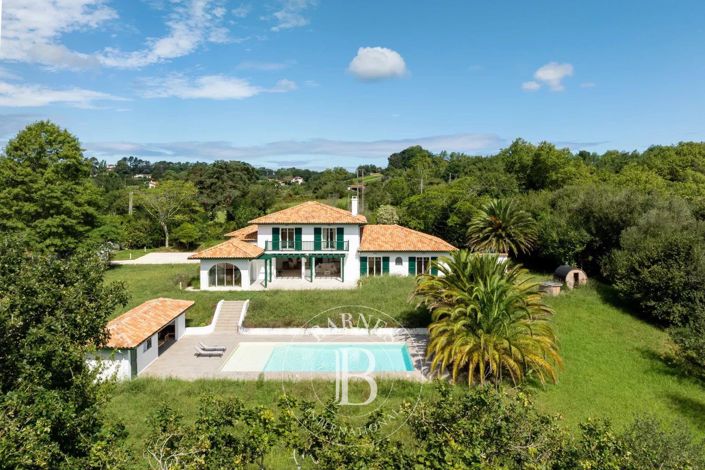 Image No.1-6 Bed House for sale