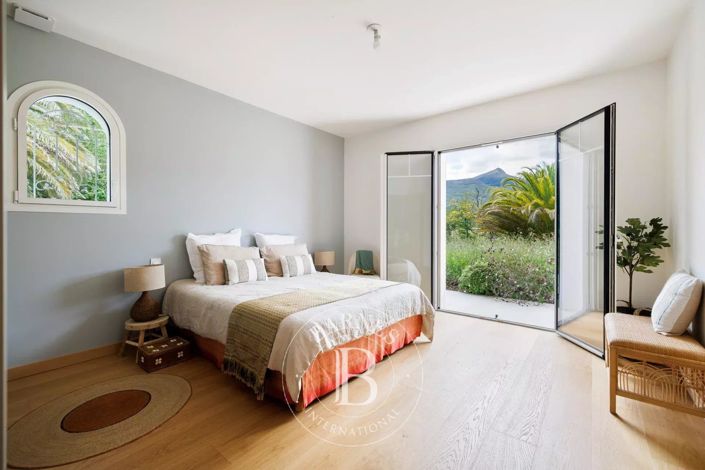 Image No.17-6 Bed House for sale