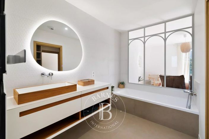 Image No.19-6 Bed House for sale