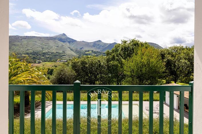 Image No.21-6 Bed House for sale