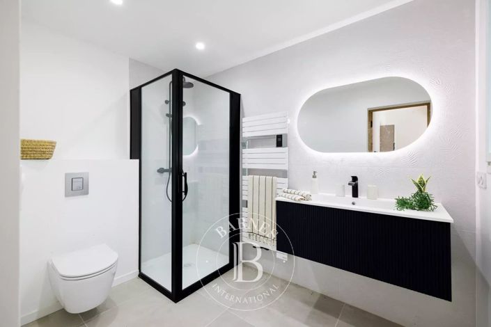 Image No.26-6 Bed House for sale