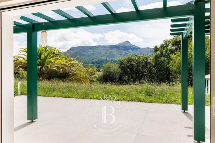 Image No.7-6 Bed House for sale